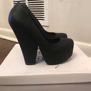 STEVE MADDEN Leather Unique Platform heels